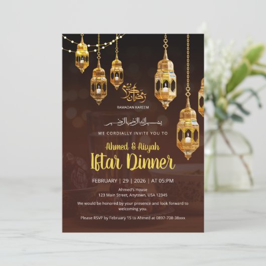 Brown & Gold Ramadan Iftar Invitation (Debout devant)