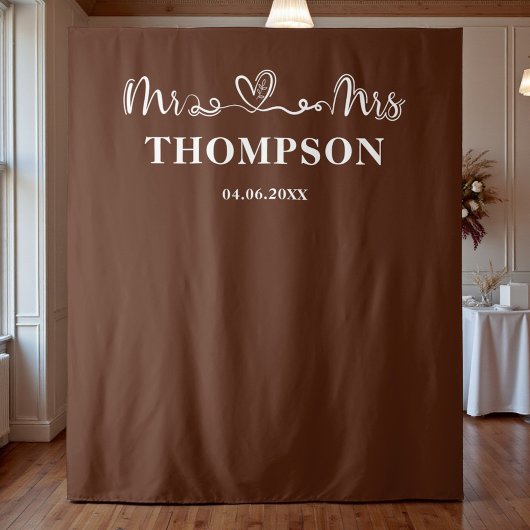 Brown | Mr and Mrs Elegant Simple Backdrop Wandkleed