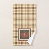 Brown Plaid Motif Automne Maple Leaf Monogramme (Serviette à main)