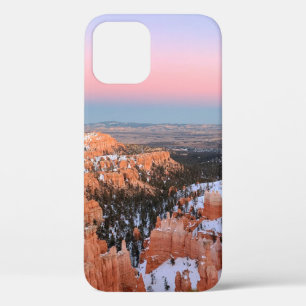 BROWN ROCKY MOUNTAIN ONDER BLUE SKY iPhone 12 HOESJE