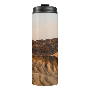 BROWN ROCKY MOUNTAIN ONDER BLUE SKY TIJDENS DAGEN THERMOSBEKER