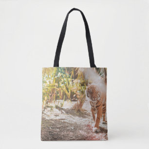 BROWN TIGER IN WALKING GESTAND DRAAGTAS