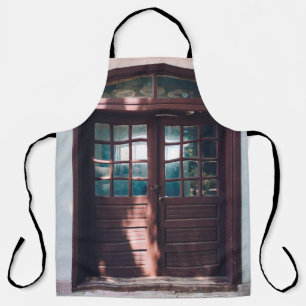 BROWN WOODEN VENSTER OP BLAUWE CONCRETE WALL SCHORT