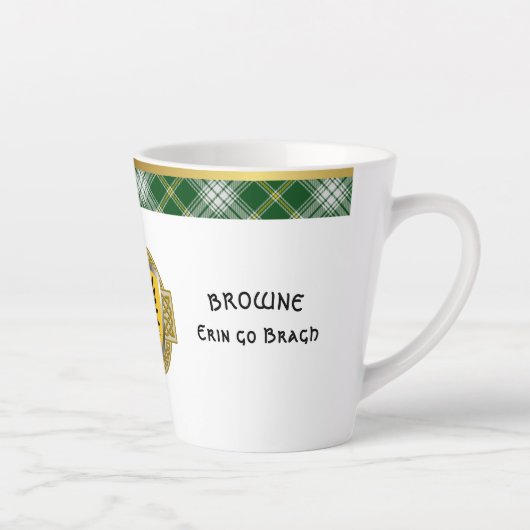 Browne Irish Shield & Tartan gepersonaliseerd Latte Mok (Rechts)