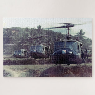 Bruce Crandall leidt UH-1 Huey-formatie Legpuzzel