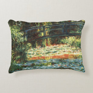 Brug over de vijver met waterlelies door Claude Mo Decoratief Kussen