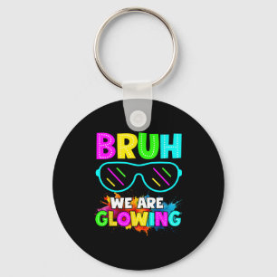 Bruh gloeit in gloeiende tijdperk groep team kleur sleutelhanger