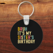 Bruh It's My Sister's Birthday Funny Birthday Brot Sleutelhanger (Voorkant)