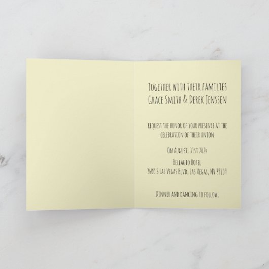 Bruid en bruidegom in Retro auto bruiloft uitnodig (Binnen)