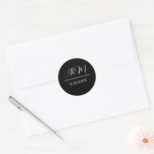 Bruid en bruidegom Initialen trouwdatum | Black Ronde Sticker (Envelop)
