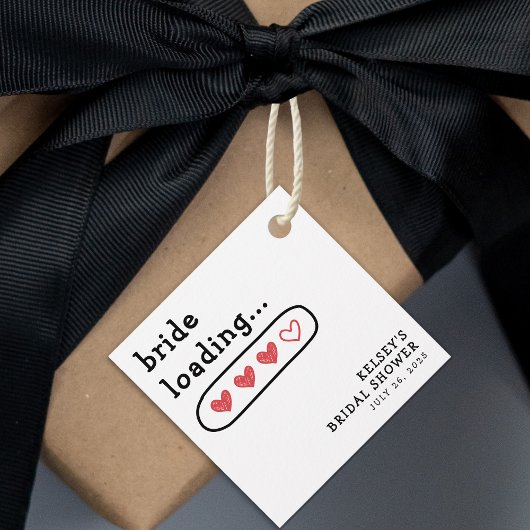 Bruid laadt bruidsfeest bedankjes labels