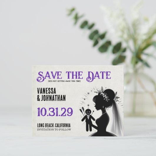 Bruid met voodoopop bruidegom save the date (Staand voorkant)