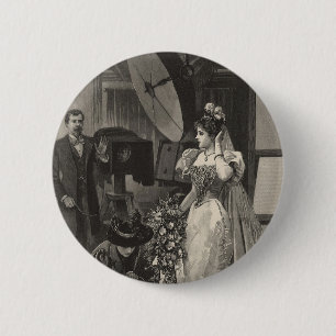 Bruid uit grootmoeders tijd, bruidsportret met fot ronde button 5,7 cm