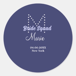 Bruidsploeg naam monogram bruidsmeisje paars wit ronde sticker