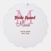 Bruidsquadron naam monogram bruidsmeisje roze datu ornament kaart (Voorkant)