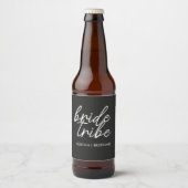 bruidstribe | Moderne bruidsmeisje Bachelorette Bier Etiket (Voorkant)