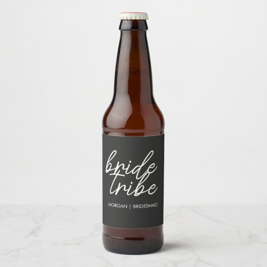 bruidstribe | Moderne bruidsmeisje Bachelorette Bier Etiket (Voorkant)
