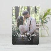 Bruiloft dag koppels foto met de hand-beletterd bedankkaart (Staand voorkant)
