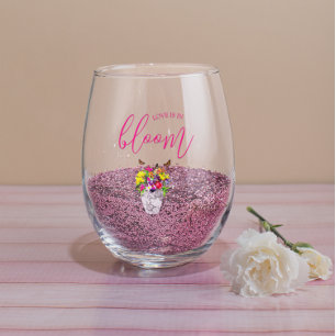 Bruiloft met bloeiende bloemen wijnglas zonder voet