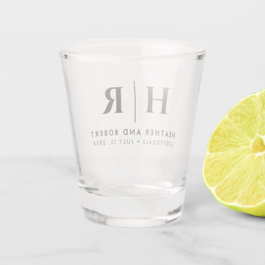 Bruiloft Monogram Moderne Custom Bruid en bruidego Shot Glas (Achterkant)