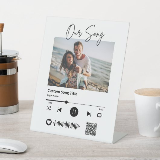 Bruiloft Onze Song Scannable QR Code Reclamebord Met Voetstuk (Insitu)