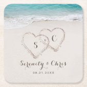 Bruiloft op het strand met harten in het zand vierkante kartonnen onderzetter (Voorkant)