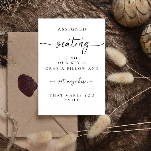Bruiloft toegewezen zetels zijn niet onze stijl reclamebord met voetstuk
