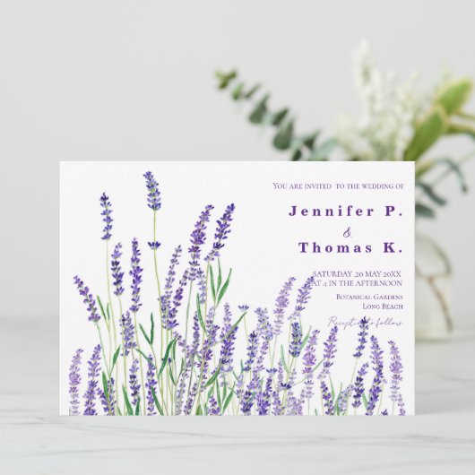 Bruiloft uitnodiging paarse lavendel veld (Staand voorkant)