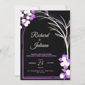 Bruiloft uitnodiging zwarte achtergrond paarse blo (Voorkant)
