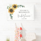 Bruiloftsfeest met zonnebloemen en eucalyptus spandoek (Insitu)