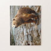 Bruin Beer in Stream Legpuzzel (Verticaal)