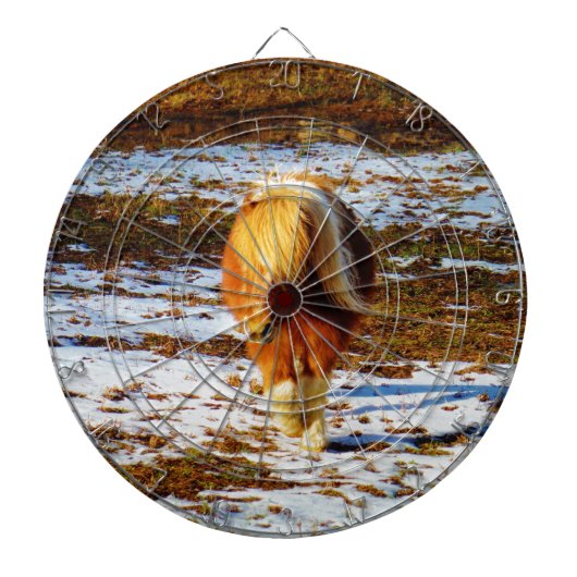 Bruin en roomminiatuur paard in de sneeuw. dartbord (Voorkant)