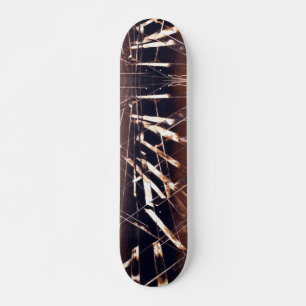 Bruin en wit gekrast skateboard