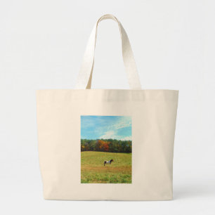 Bruin- en witpaard, herfstbomen, blauwe hemel grote tote bag