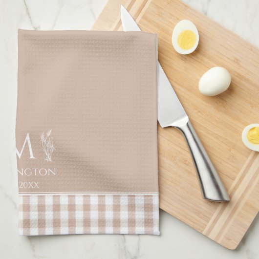 Bruin en Witte Gingham Aangepaste Naam Monogram Theedoek (Quarter Fold)