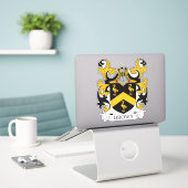 Bruin Familiekruid Sticker (Laptop op bureau)