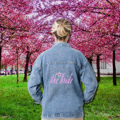bruin in roze denim jacket