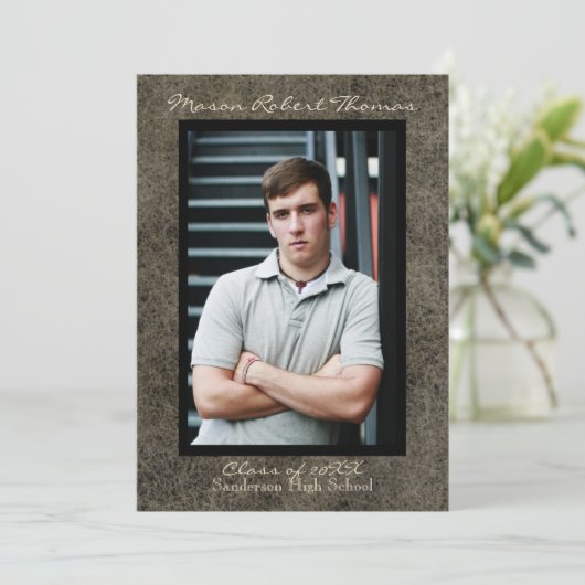 Bruin leder - Aankondiging van Afstuderen (Staand voorkant)