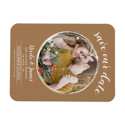 Bruin Moderne Ronde Foto Save the Date Magneet (Horizontaal)