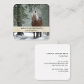 Bruin paard in een winterbos met sneeuwval vierkante visitekaartje (Voorkant / Achterkant)