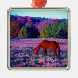 Bruin paard in Paarse gras Metalen Ornament