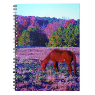Bruin paard in Paarse gras Notitieboek