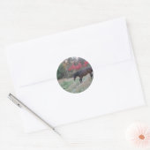 Bruin paard in rode herfstbomen ronde sticker (Envelop)
