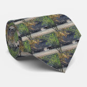 Bruin paard loopt door het hek stropdas (Opgerold)