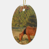 Bruin paard met pijnbomen keramisch ornament (Links)