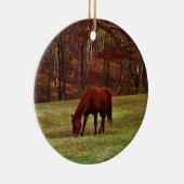 Bruin paard met witte neus aan Bossen rand Keramisch Ornament (Rechts)