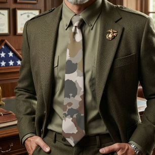 Bruine aardetinten militair camouflagepatroon stropdas