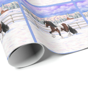Bruine baai met zigeunerbanner ontwerppaard in sne cadeaupapier