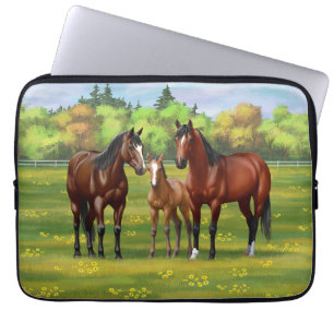Bruine bazardpaarden in zomerperiode laptop sleeve