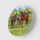 Bruine bazardpaarden in zomerperiode ronde klok (Hoek)